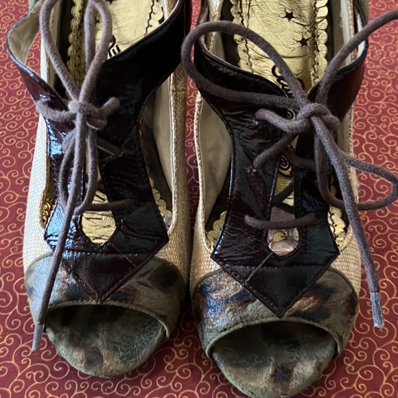 Super cute size 6 1/2 Naughty Monkey 4” heeled beige raffia lace up peep toes - Picture 6 of 16